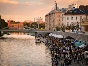 Olomoucká náplavka ožije koncerty i workshopy. Do Olomouce se vrací tisíce studentů