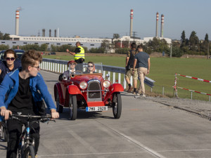 FOTO: Ochutnávka vytoužené D1. Nová dálnice u Přerova přilákala tisíce lidí