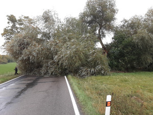 Vichr trápí Olomoucký kraj, hasiči řeší desítky zásahů