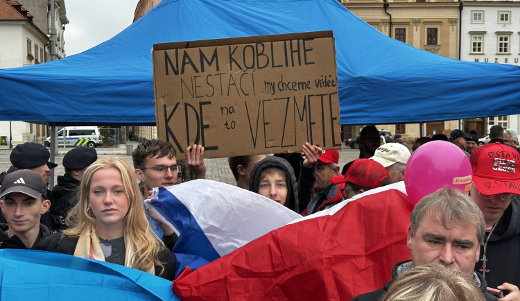 Babiš šel na akci ANO v Plzni do ostrého konfliktu se studenty. Došlo i na Jezulátko