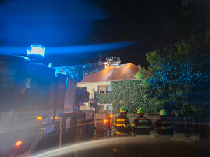 Větrná smršť sevřela Olomoucko a Šumpersko, hasiči s pohromou bojovali celou noc