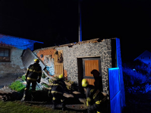 Větrná smršť sevřela Olomoucko a Šumpersko, hasiči s pohromou bojovali celou noc