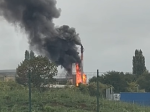 V Prostějově hoří vzduchotechnika ve spalovně. Dva zaměstnanci jsou zranění