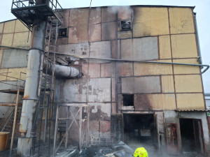 V Prostějově hoří vzduchotechnika ve spalovně. Dva zaměstnanci jsou zranění