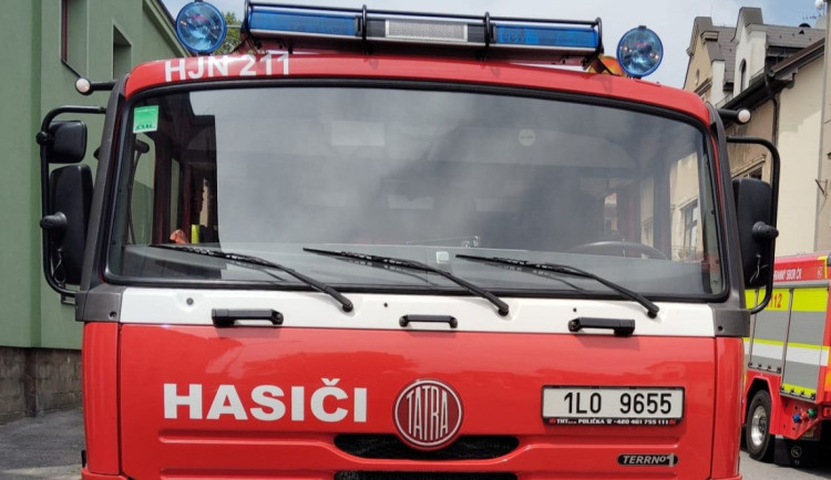 Fatálním následkům při požáru v Jablonci zabránila kočka a duchapřítomná 14letá dívka