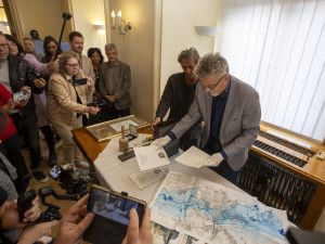 Ohlédnutí o čtvrt století zpět. Historická chlouba Olomouce vydala časovou schránku