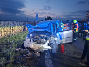Pět zraněných při nehodě u Žešova. Ráno se srazily dvě auta, škoda 850 tisíc korun