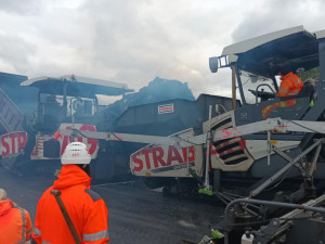 FOTOGALERIE: Půl kilometru asfaltu denně. Stavba D1 u Přerova je v poslední fázi