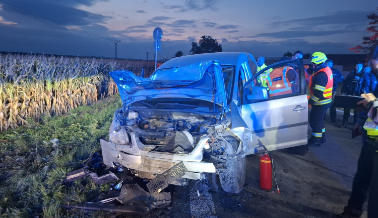 Pět zraněných při nehodě u Žešova. Ráno se zde srazily dva automobily