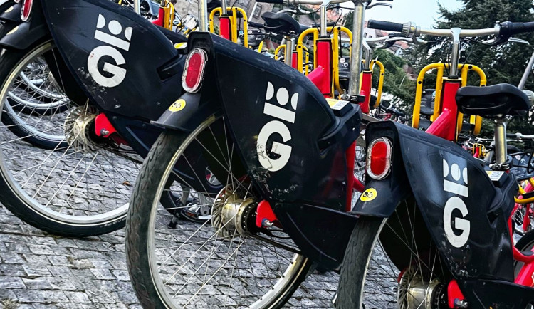 Sdílená kola jsou v Hradci Králové velkým hitem, padají rekordy