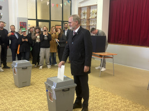 Začíná druhý volební den. Lidé dnes zvolí nové poslance