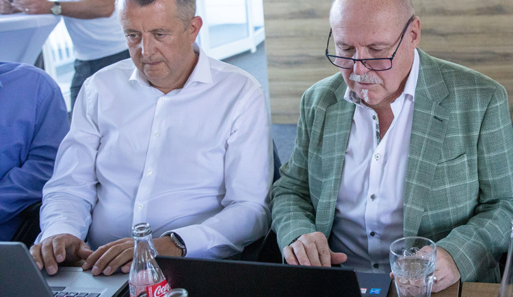 Post poslanců za ANO obhájili Petr Vrána, primátor Přerova i hejtman Olomouckého kraje Ladislav Okleštěk - ilustrační foto