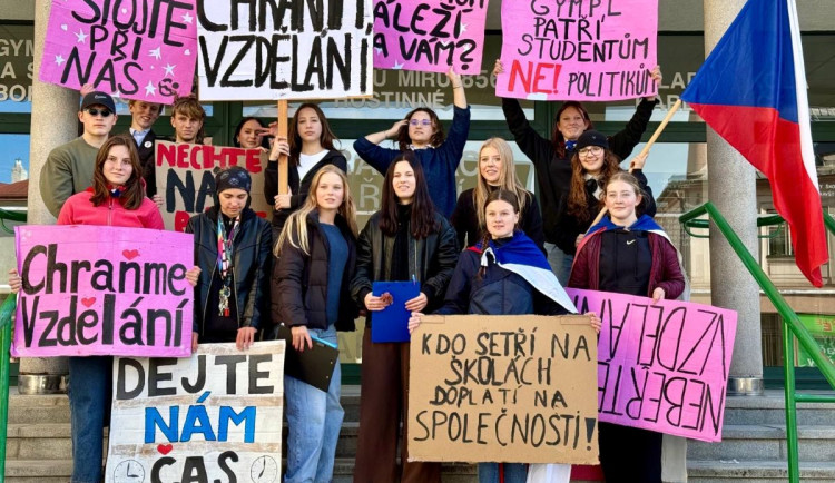 Ředitel gymnázia v Hostinném chce v diskusi představit možné plány do budoucna