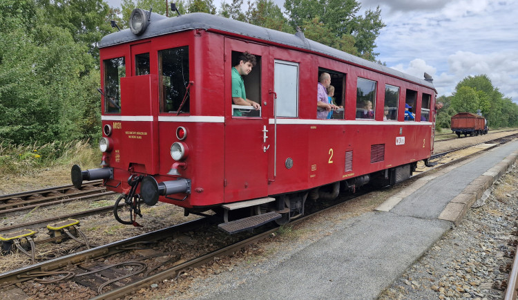 Sezonu nostalgických vlaků zakončí stylově motorák Hurvínek