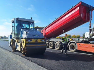 VIDEO: Nový EXIT na D35 u Olomouce míří k otevření, rondel u Globusu znovu ožije
