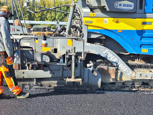 VIDEO: Nový EXIT na D35 u Olomouce míří k otevření, rondel u Globusu znovu ožije