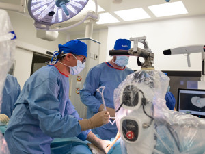 Roboti mění ortopedii. Prostějov má jako první v ČR unikátní systém pro operace kolen