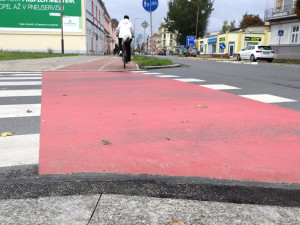 V Přerově jezdí cyklisté jako v Holandsku. Město zajistilo snížené obrubníky