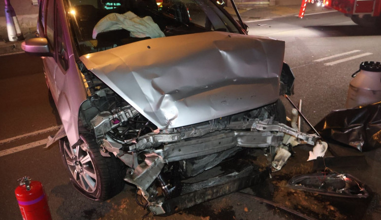 Se dvěma a půl promile vletěl u Hornbachu do dalšího autoa. Zranil dvacetiletého řidiče