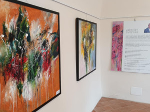 FOTOGALERIE: Faltýnek v Prostějově vystavuje své obrazy. Vernisáž vzbudila rozruch