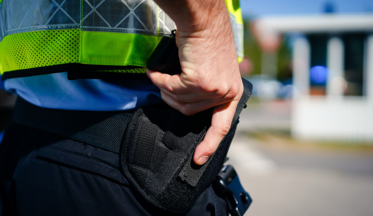 Muž pobodal v centru Prahy ženu, policie ho dopadla za pár hodin