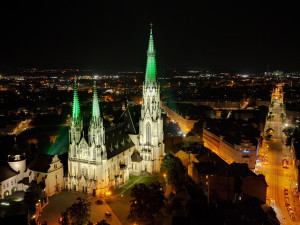 ANKETA: Chrám v Olomouci má nové nasvícení: zářivá krása nebo znečištění noční oblohy?