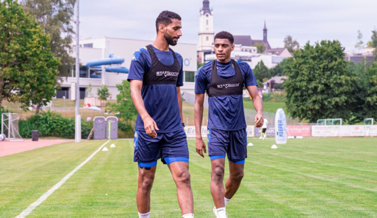 Brněnský Artis má po pauze problémy, hráči z Ománu se zatím trápí s vízy