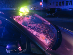 Taxikář při odbočování srazil v Zábřehu cyklistu. Muže odvezla záchranka do nemocnice