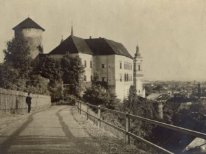 DRBNA HISTORIČKA: Šternberk si kníže přestavěl na středověký hrad s topením a výtahem
