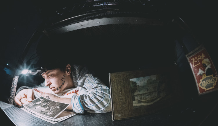 Herec Divadla Drak Šimon Dohnálek získal nominaci na Cenu Thálie za roli v Proměně