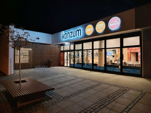 Z Jednoty je Konzum 24/7. Samoobslužný obchod v Jeseníku otestovala i první dáma