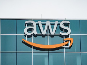 Nefungují vám aplikace? Amazon Web Services zaznamenal masivní výpadek