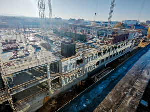 VIDEO: Od základů ke čtyřem podlažím. Jak za rok povyrostl superpavilon FN Olomouc?