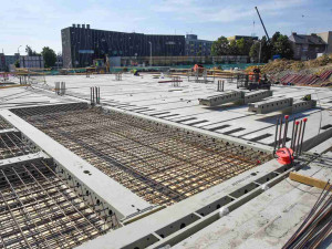 VIDEO: Od základů ke čtyřem podlažím. Jak za rok povyrostl superpavilon FN Olomouc?