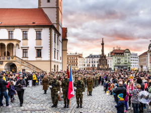 Olomoucí projde lampionový průvod, sváteční událost odkloní z centra tramvaje