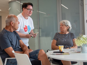 Připravená srdcem. Pacientům na onkologii v Olomouci dobrovolníci servírují kávu zdarma