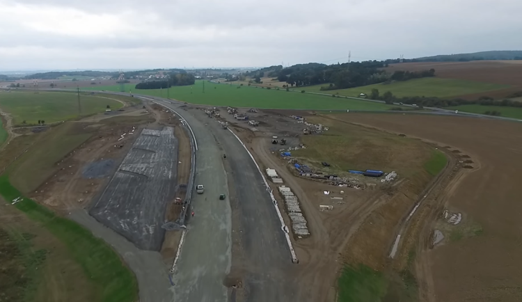 D55 u Kokor jde do finiše. Krátká uzávěra přetne vytížený tah mezi Olomoucí a Přerovem