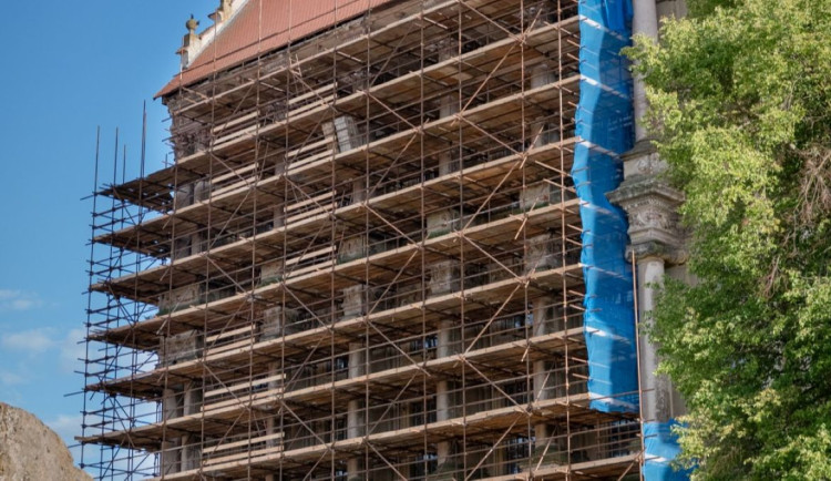 První dva miliony. Z veřejné sbírky odešly peníze na opravy fasády zámku v Plumlově