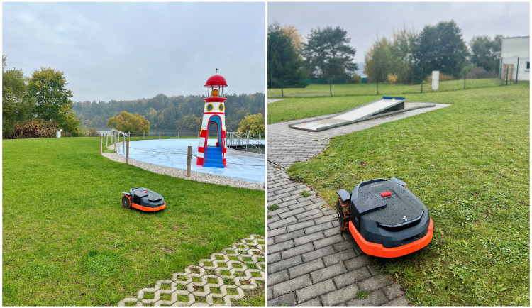 Areál Škodaland brázdí robotické sekačky, rozhlehlé plochy sekají v noci