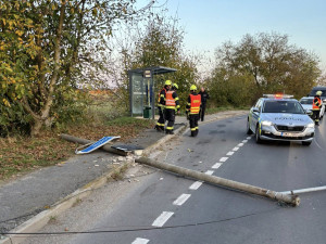 Ukradená maketa policisty a stržený sloup s radarem. Osud nepřeje zklidnění provozu u Křelova