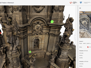 S opravou Sloupu Nejsvětější Trojice pomáhají i vědci. Zkoumají zlacené části