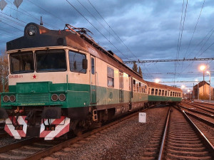 Vykolejený historický vlak v Přerově