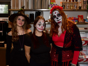 FOTOGALERIE: Strašidelné zoo praskalo ve švech, program dnes pokračuje světelnou show