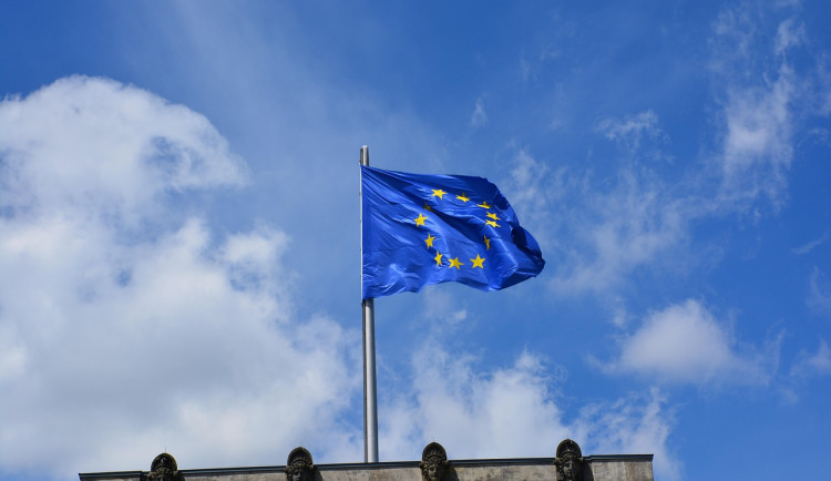 EU cílí sankcemi na ruskou energetiku, zahraniční banky a kryptoměny