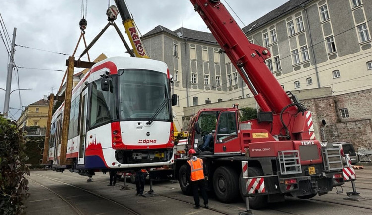 Doručení nové tramvaje EVO1/o do Olomouce - ilustrační foto