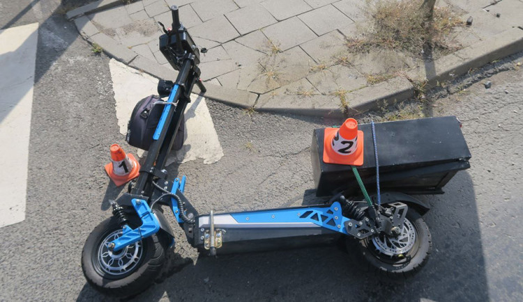 Pozor na koloběžky. Počet úrazů se v kraji zvýšil o polovinu, často je na vině alkohol