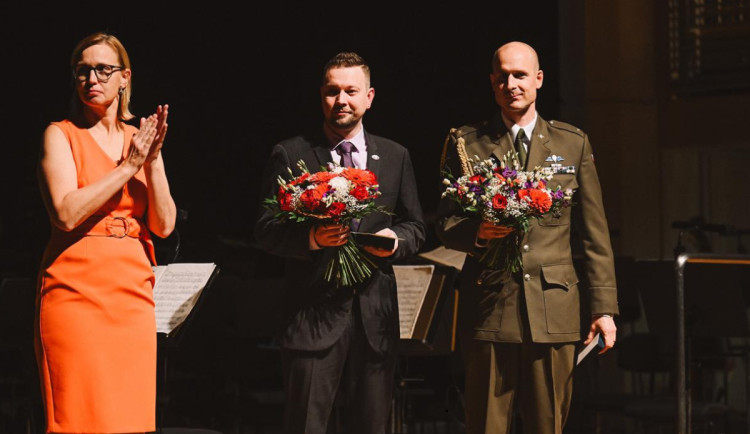 Hradec Králové ocenil hrdiny i osobnosti lékařské vědy. Radnice předala medaile