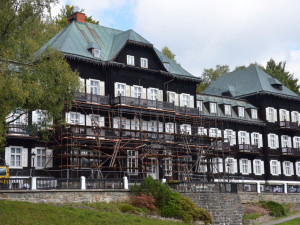 Nové balkony za 6 milionů. Lázně Karlova Studánka dokončily rekonstrukci Slezského domu