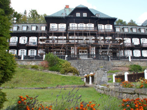 Nové balkony za 6 milionů. Lázně Karlova Studánka dokončily rekonstrukci Slezského domu