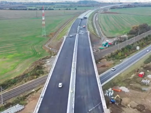 VIDEO: Jak vypadá D1 těsně před dokončením z výšky? U Říkovic se otevřel nový sjezd